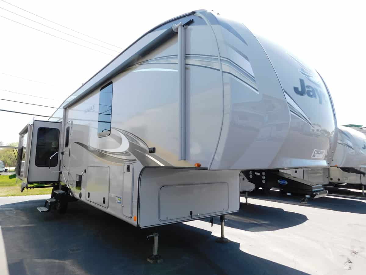 Fifth Wheels For Sale Chicago | 5th Wheel Towable Trailers | Rick's RV